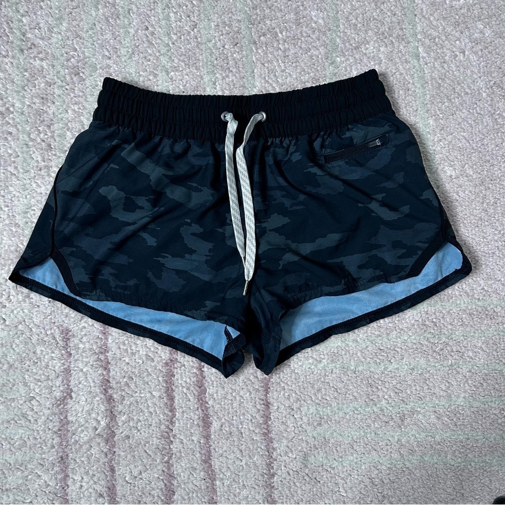 Vuori Clementine Camo Shorts Size XS Running Athletic Shorts Activewear